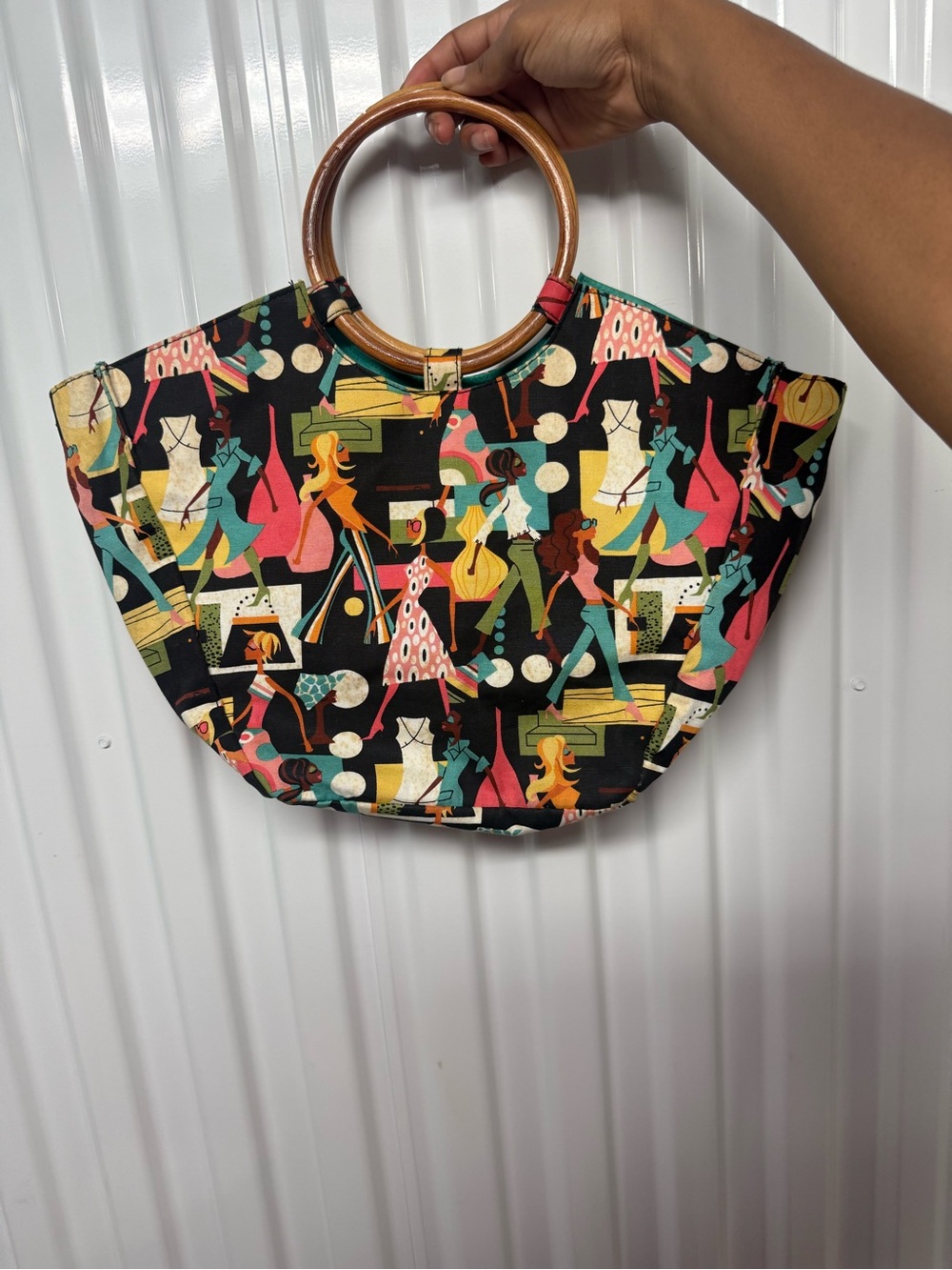 VTG Neiman Marcus shopping tote Mod 50s fashion with Wooden Handles